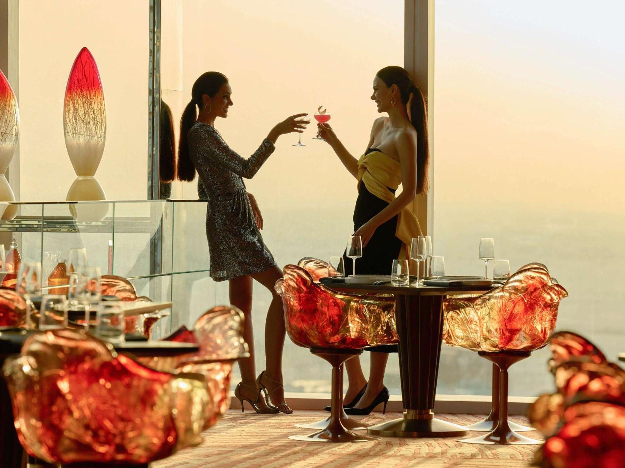 فندق Fairmont Doha Lusail المظهر الخارجي الصورة The bar at the 101 lounge