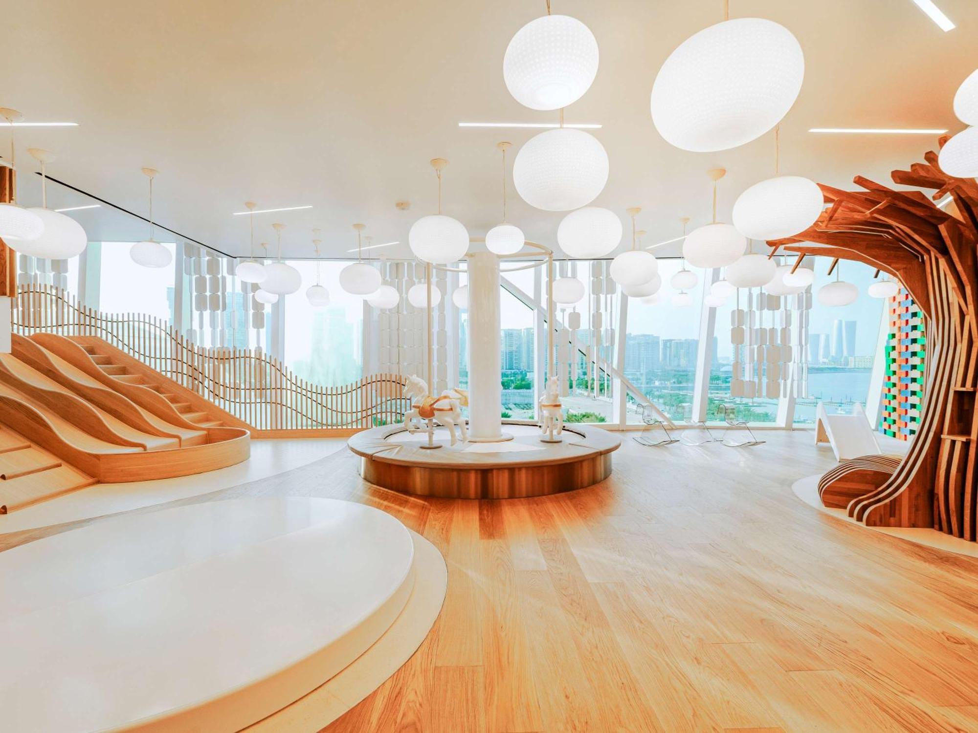 فندق Fairmont Doha Lusail المظهر الخارجي الصورة Interior of the library