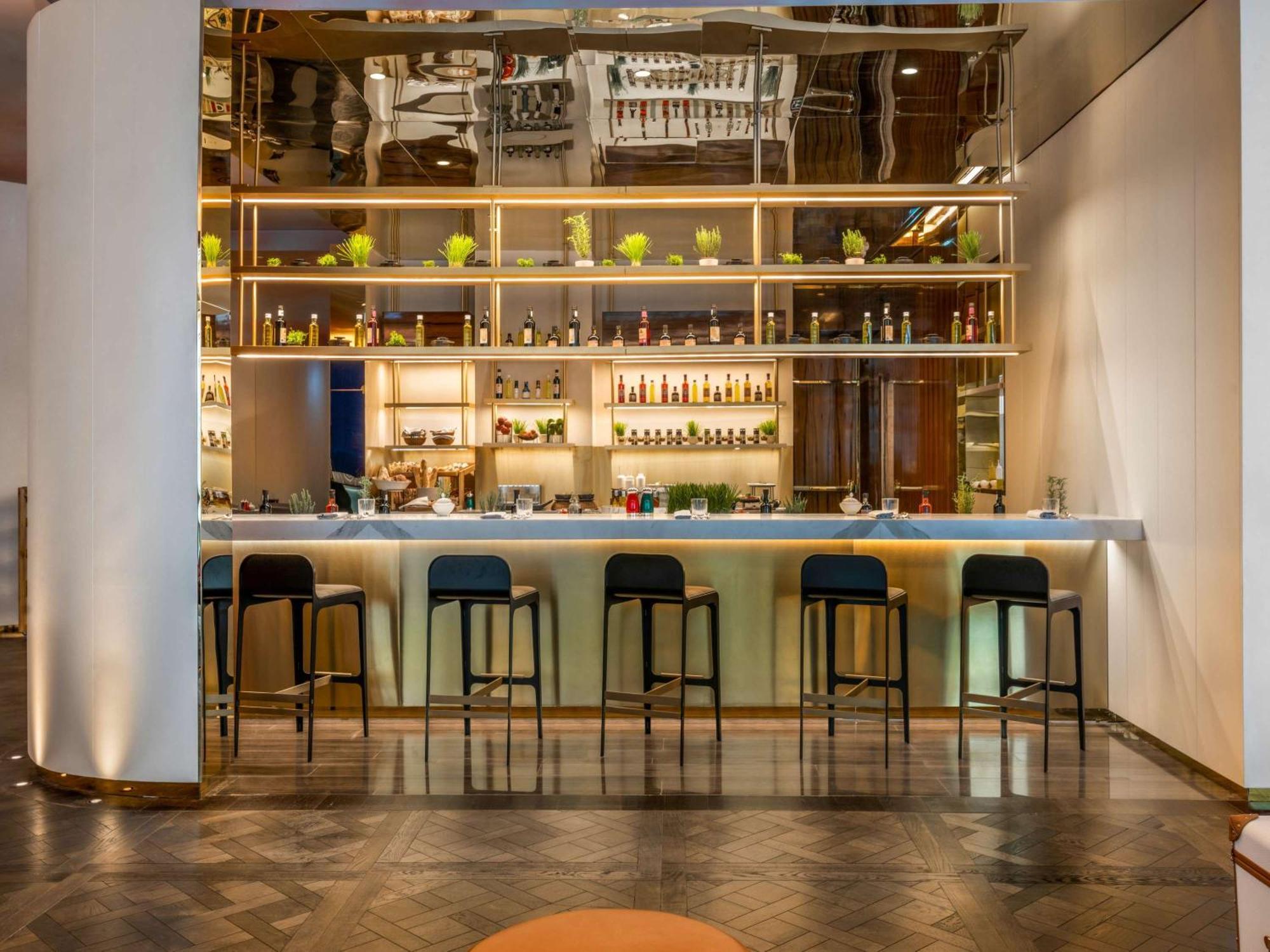 فندق Fairmont Doha Lusail المظهر الخارجي الصورة The bar at the hotel