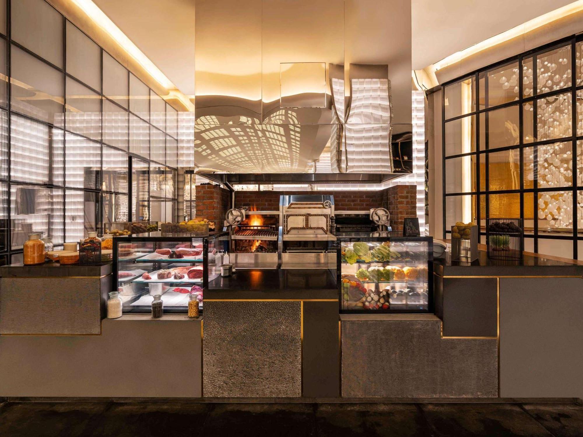 فندق Fairmont Doha Lusail المظهر الخارجي الصورة The kitchen at the restaurant